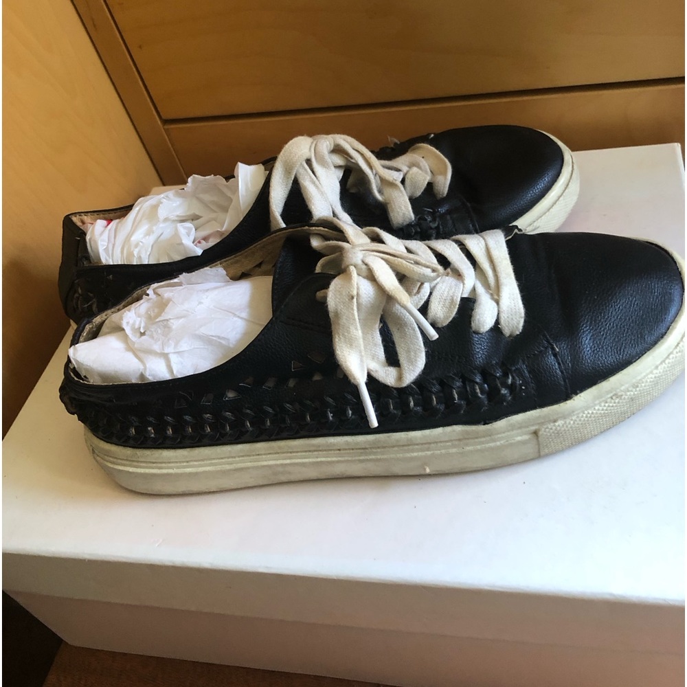 Sam Edelman black cutwork lace up sneakers, s.8